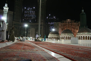 http://4.bp.blogspot.com/_Qc6aMdLT994/THQJ9bLY65I/AAAAAAAAGGU/qRelnJ9w-MM/s1600/Masjid+Al+Haram+in+Makkah+-+Saudi+Arabia+(roof).jpg