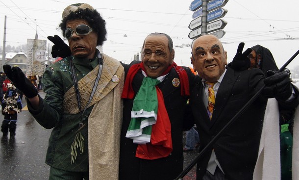 berlusconi kisses gaddafi