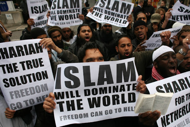 [Muslims+carrying+banners+declaring+'Islam+will+dominate+the+world'+protest+at+the+visit+of+Mr+Wilders+to+the+UK.jpg]