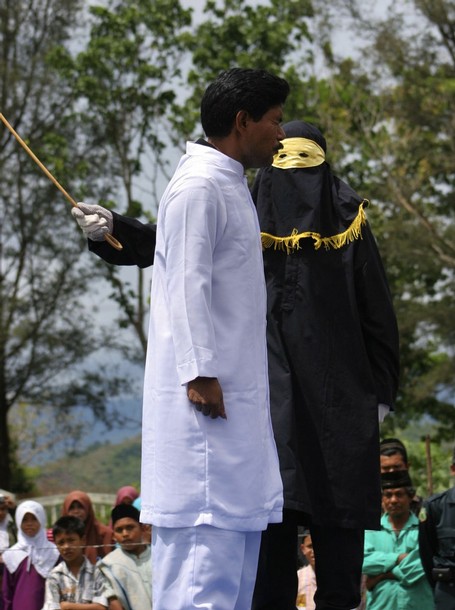 Fakhruddun Harun (L), an Acehnese man, is flogged as part of his sentence in ... Fakhruddun Harun (L), an Acehnese man, is flogged as part of his sentence in ...