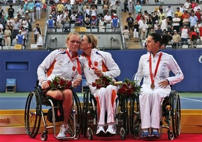 [capt.22931476e1a44d3097680b33f37ad6f0.beijing_paralympics_tennis_xed109.jpg]