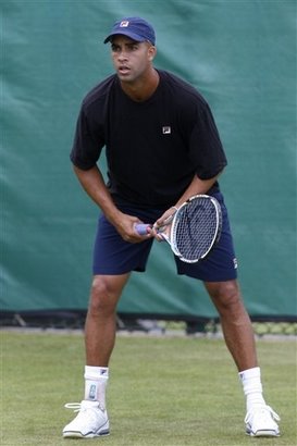 [capt.adc769ec08434863ac3b7d77d0904c38.britain_tennis_wimbledon_lst130.jpg]