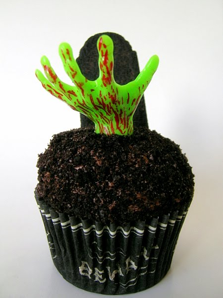 zombie+hand+cupcake.jpg