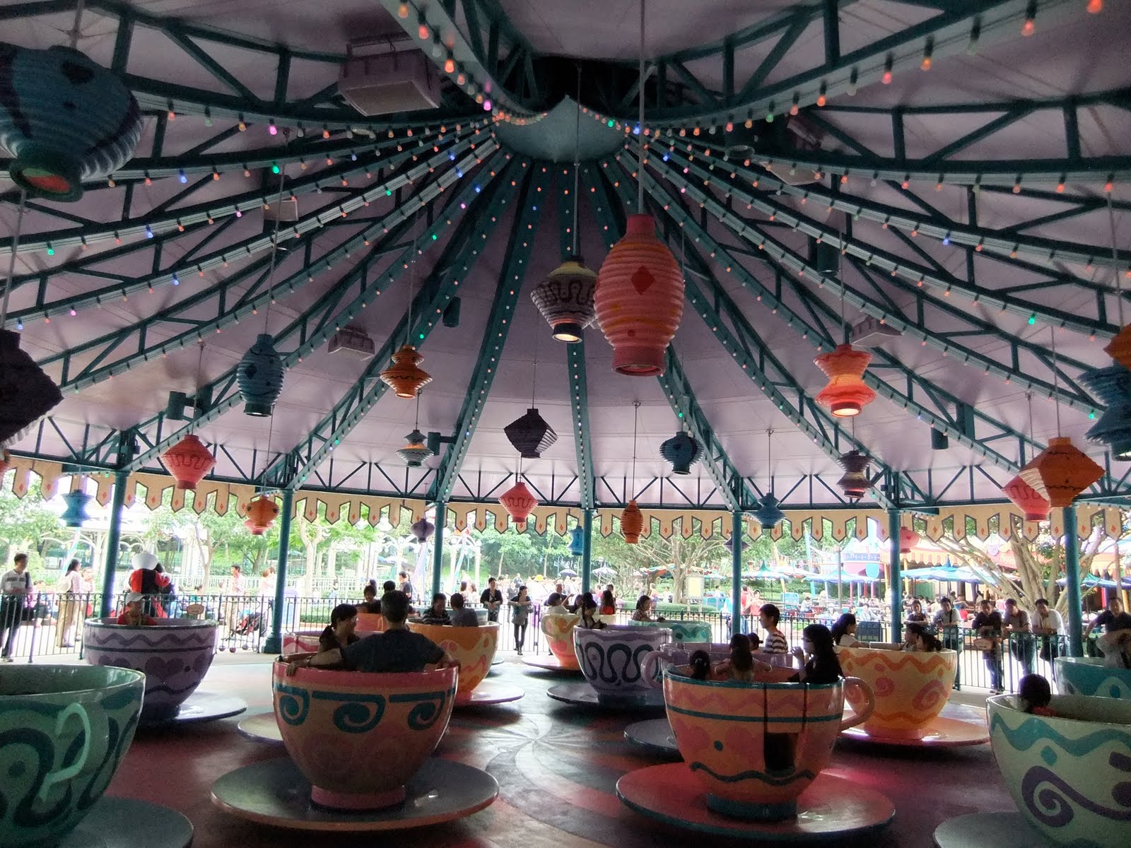 Hong Kong Disneyland Guide & Review Mad Hatter Tea Cups