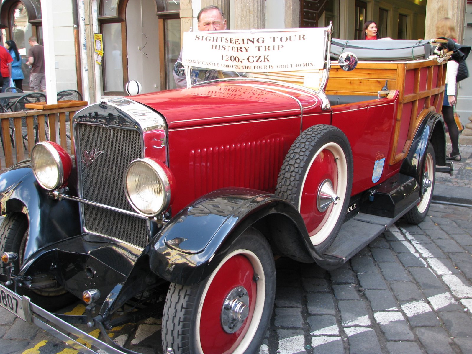 [sept.27,2008Prague890.JPG]