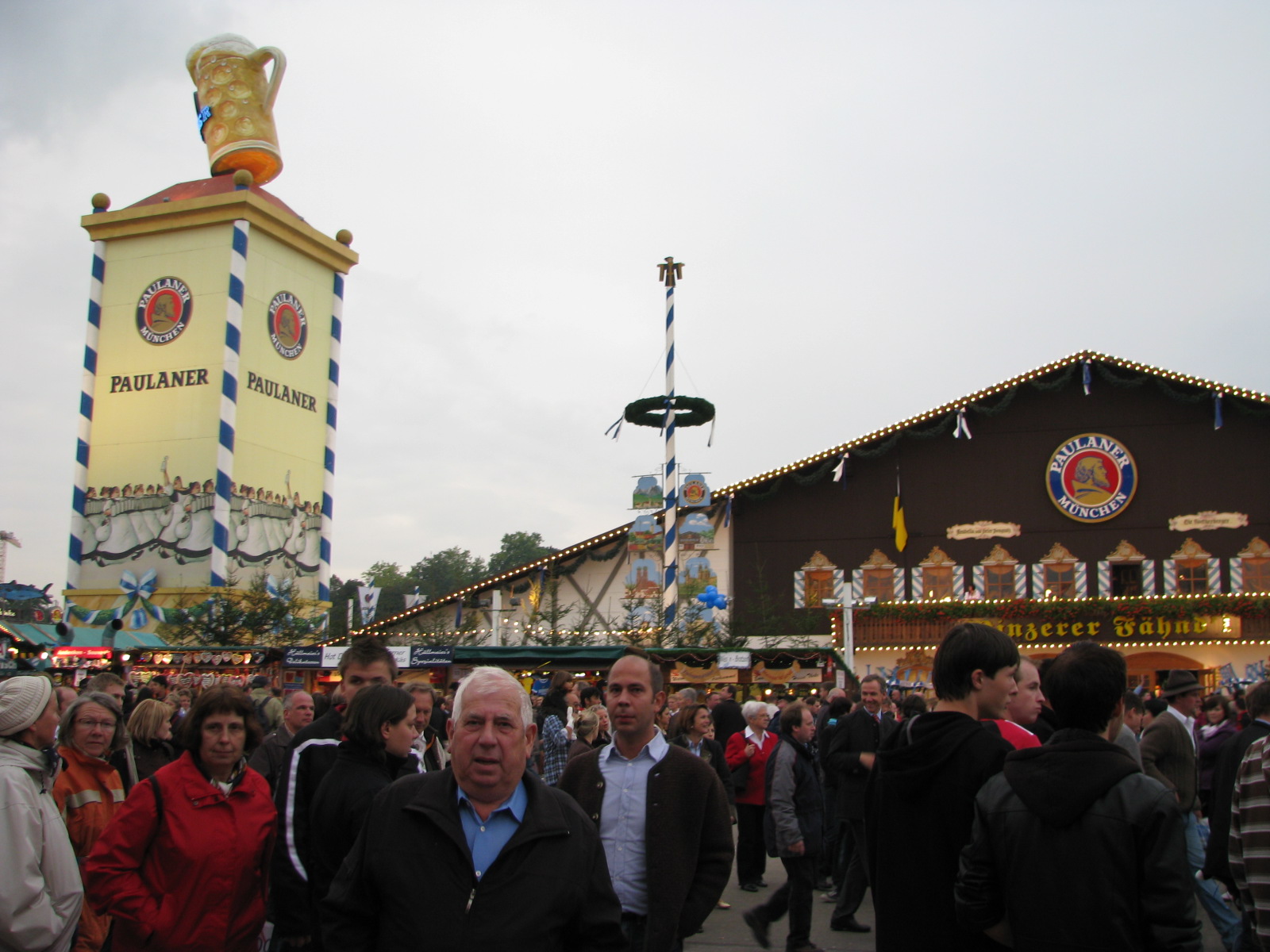 [sept.24,2008-munich.octfest1255.JPG]