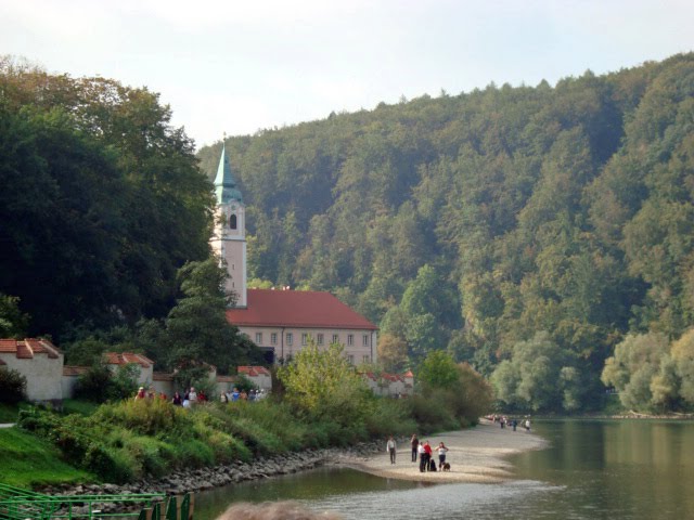 [Sept.19,2009.sony.danube.kelheim.weltemberg358_edited.JPG]
