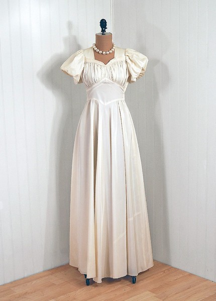 Another stunner from Timeless Vixen Vintage I just adore this 1940s dress Another stunner from Timeless Vixen Vintage I just adore this 1940s dress