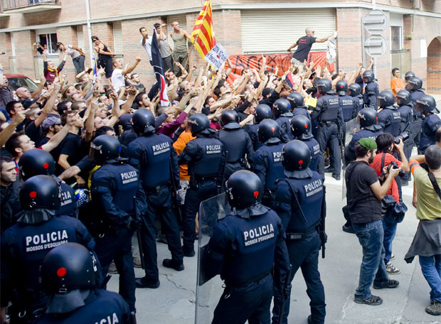 [arenys+separatistas+vs+falange.jpg]