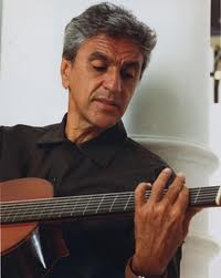 Sozinho, por Caetano Veloso, Sandra de Sá y por su autor, Peninha