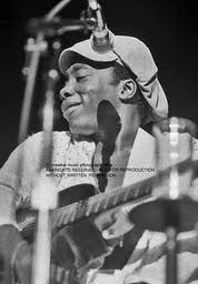 Clube da Esquina 1 - Milton Nascimento, versión de 1997. Impresionante...