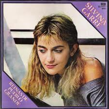 Permítanme un recreo... Silvina Garré canta "En Blanco y Negro Buenos Aires". "La gente no escucha tu canto. No comprende que algunas noches, te morís de soledad..."