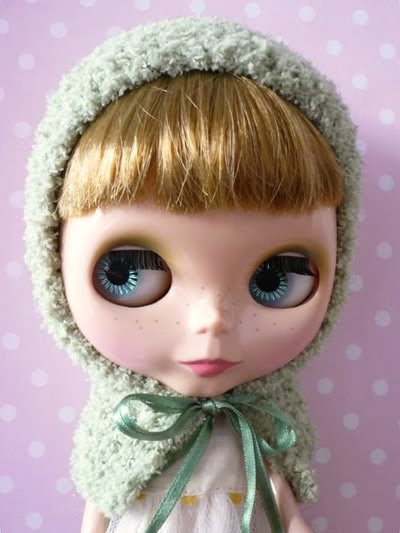 [hat-for-blythe-doll-by-ludmilac.jpg]