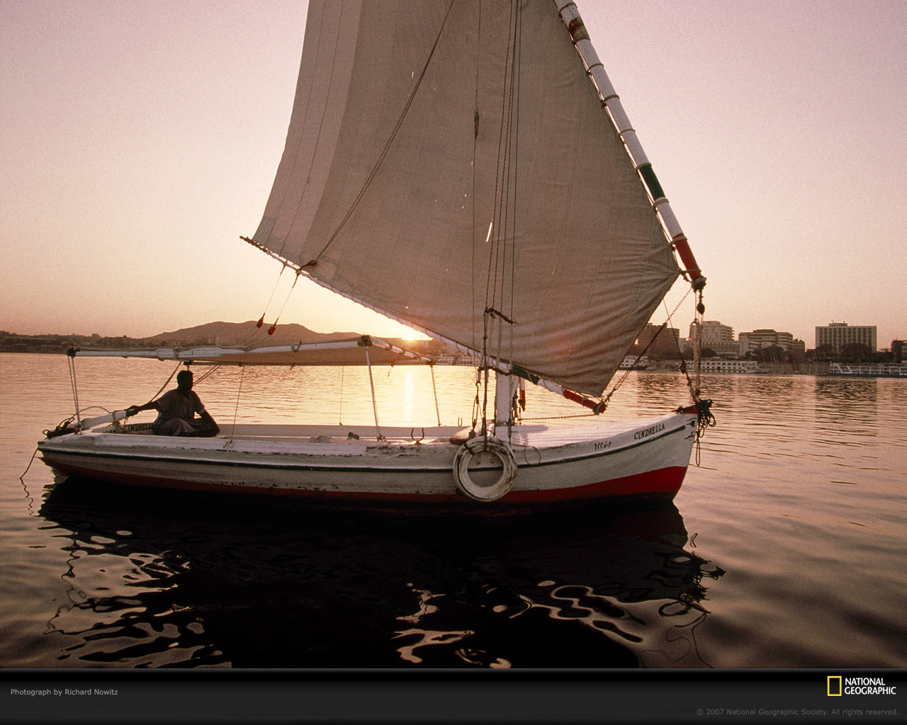 [nile-sailing-aswan-92950-xl.jpg]