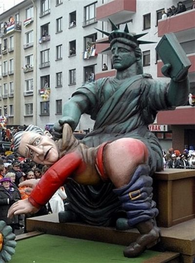 [statue-of-liberty-smack-george-bush_49.jpg]