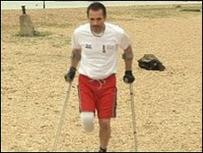 amputee becomes first to compete in London Marathon on crutches
