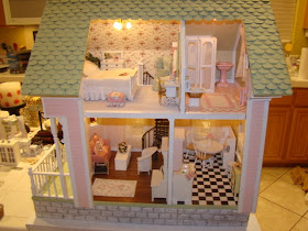 shabby dollhouse