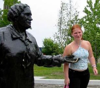 double sense with Statue tory