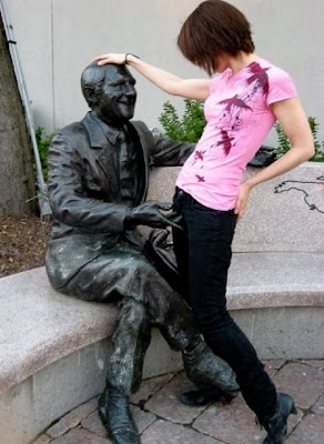 double sense with Statue tory