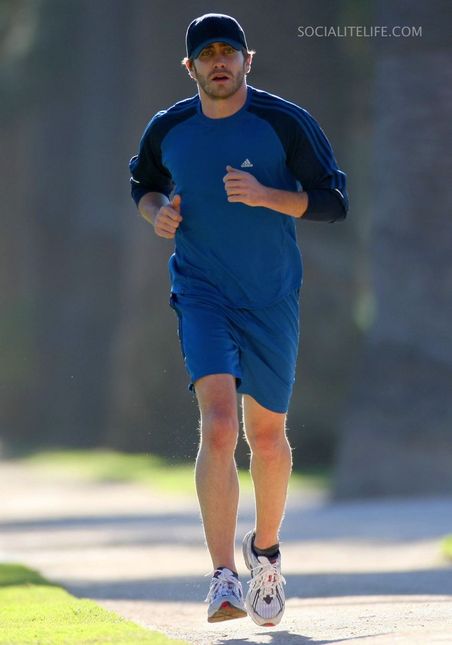[gallery_main-jakegyllenhaal-jogging-photos-01142009-11.jpg]