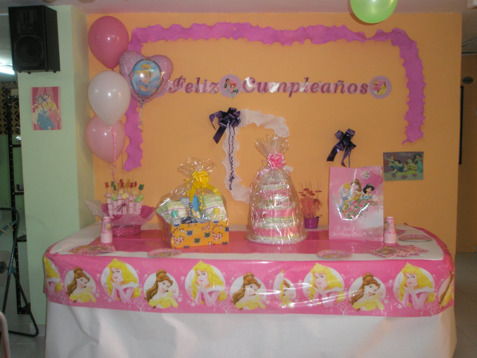 Cestas y tartas de pañales personalizadas: Decoración cumpleaños niña