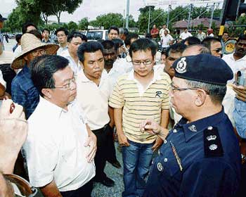 [insidepix1.jpg]