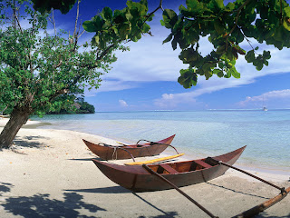 Zomer wallpaper met roeiboten op strand Zomer wallpaper met strand