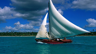 Zomer wallpaper met zeilboot Zeilboot in het water
