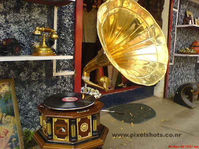 photograph of gramophone for sale in antiques shop in mattancherry jew street india cochin kerala