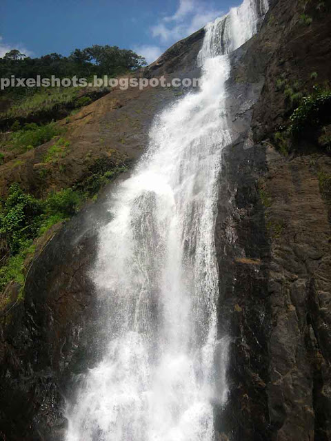 palaruvi waterfalls in Kollam district of Kerala waterfalls in southern kerala,kollam district waterfalls,seasonal waterfalls,monsoon season waterfalls,palaruvi waterfalls in rainy season,palaruvi,waterfalls tourism spots kollam kerala india,close waterfalls photo,full length of palaruvy waterfalls,medicinal waterfalls,kerala ayurvedic waterfalls bathing points