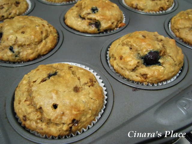 [Oatmeal+Blueberry+Muffins_MD.JPG]