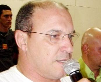 Júlio César é um dos 745 prefeitos eleitos em 2004 que mudaram de legenda