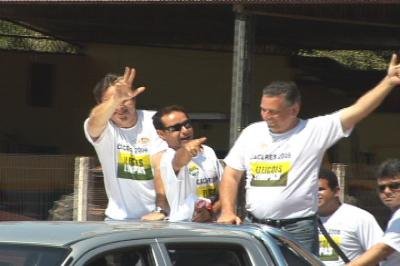Carreata pró eleições limpas põe os três candidatos a prefeito de Cáceres no mesmo veículo