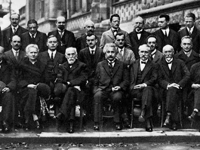 GENIOS DE LA FISICA genios de la fisica: