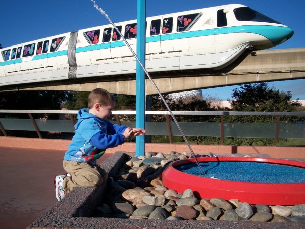 [trey-water-monorail.jpg]