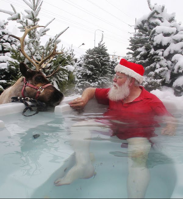 [santa-hot-tub.jpg]