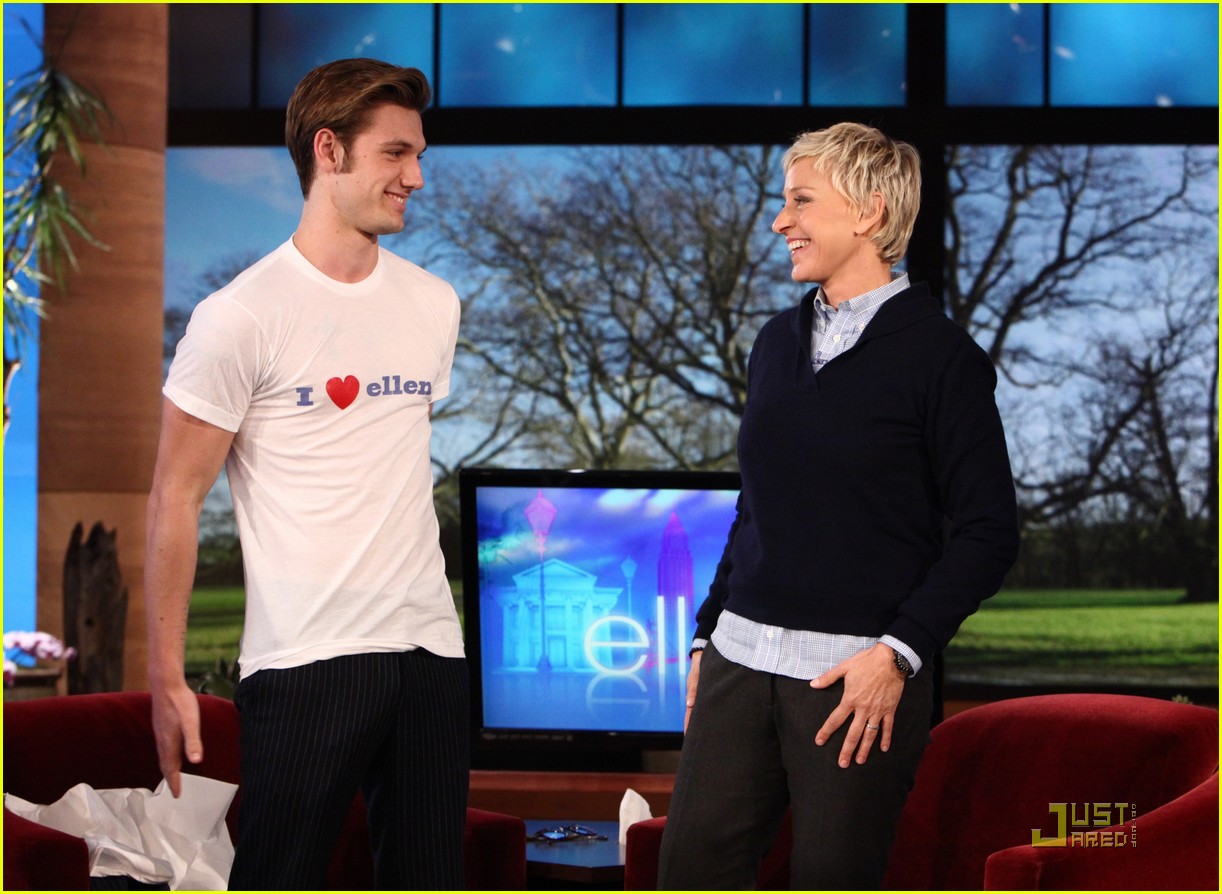 http://4.bp.blogspot.com/_RGgC1BjMGn0/TUMDeso34jI/AAAAAAAAA3c/ieWNjW4Q1kA/s1600/alex+pettyfer+on+ellen.jpg