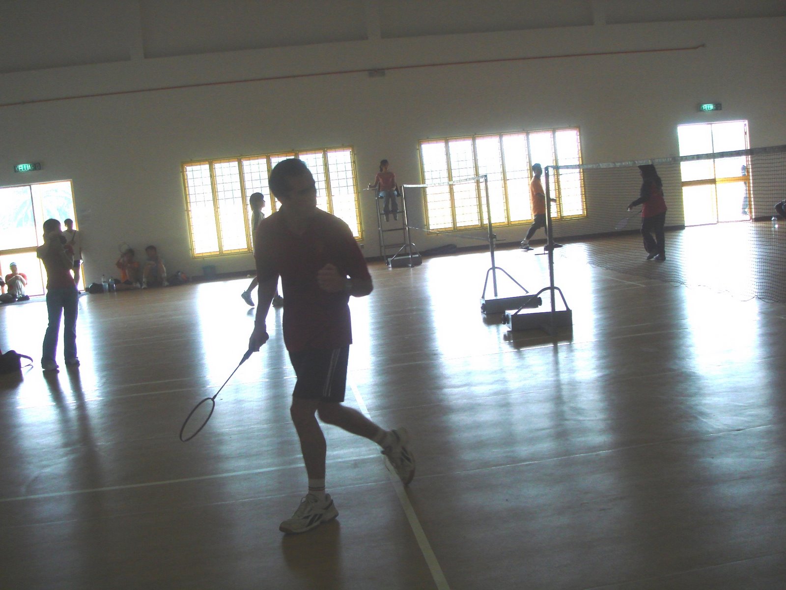 [Dr+d+playing+badminton.JPG]