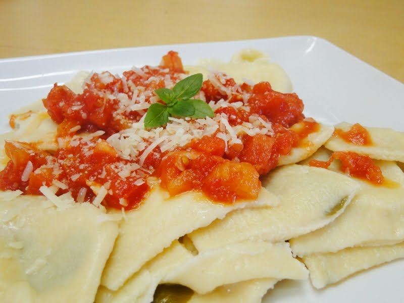 OVELHA ROSA na cozinha Ravioli de mussarela de búfala e manjericão