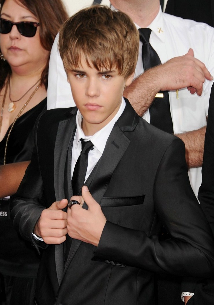 Justin Bieber Wears Selena Gomez's Purity Ring On The Golden Globes