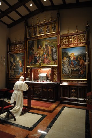 [BXVI.Australie.PriereStSacrement.JPG]