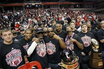 [cincinnati_bowl_football_ohdk104.jpg]