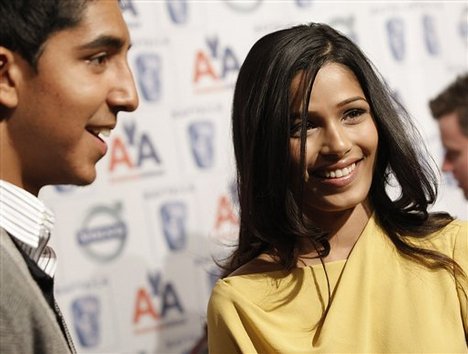 Dev+patel+and+freida+pinto+spotted+kissing