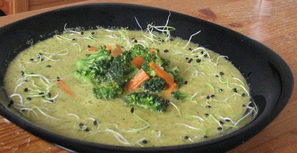 [brokkoli+leves.jpg]