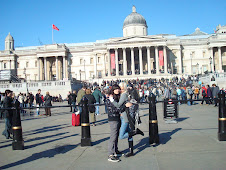 iN LoNDoN...iN fRoNt of the National Gallery..:P