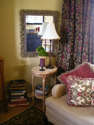 sitting are with lamp, mirror and couch