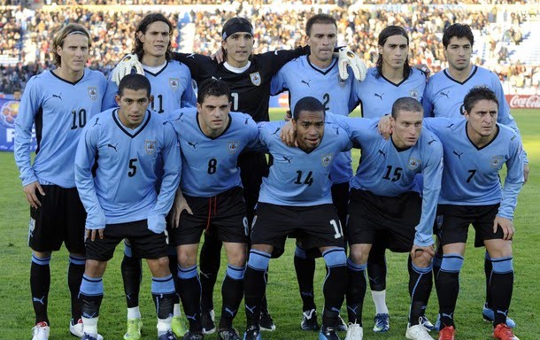 http://4.bp.blogspot.com/_RYiDg6Nkerg/TBGhd2dBBZI/AAAAAAAABoA/QbZcxnVgEfs/s1600/seleccion+uruguaya.bmp