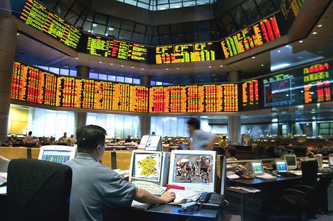 http://4.bp.blogspot.com/_RYmiGid2zg0/TRoHurUURDI/AAAAAAAAAYw/FF4A145WmbA/s1600/Stock-Market-Watch-Malaysia-1.jpg