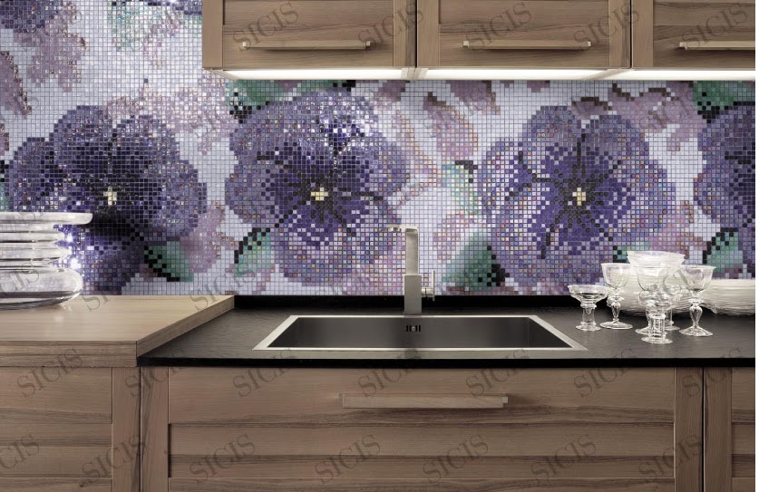 نقره لتكبير أو تصغير الصورة ونقرتين لعرض الصورة في صفحة مستقلة بحجمها الطبيعي