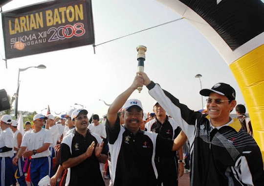 KOMPLEKS STADIUM GONG BADAK  DIPERBADANKAN